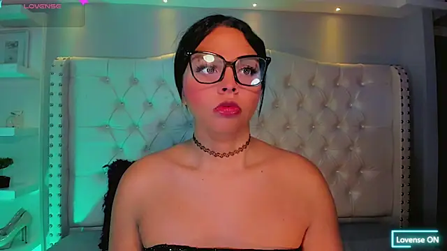 Maia Hotts online show from 1, 6, 2026