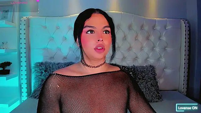Snapshot of Maia_Hotts chatting on 4, 7, 2026 Maia Hotts online show from 4, 7, 2026
