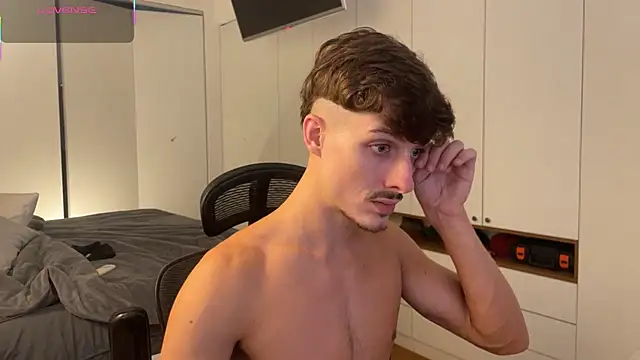 vitoraugustoxxx online show from 3, 3, 2026