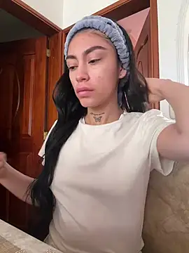 Bonny Eva online show from 4, 2, 2026