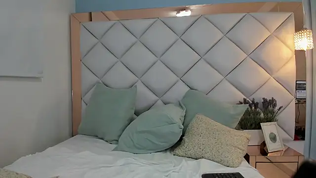 Snapshot of crystalstonee chatting on 27, 5, 2026 crystalstonee online show from 27, 5, 2026