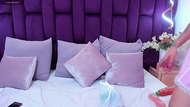 crystalstonee online show from 25, 2, 2026