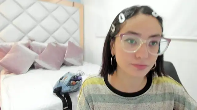 Snapshot of crystalstonee chatting on 22, 5, 2026 crystalstonee online show from 22, 5, 2026