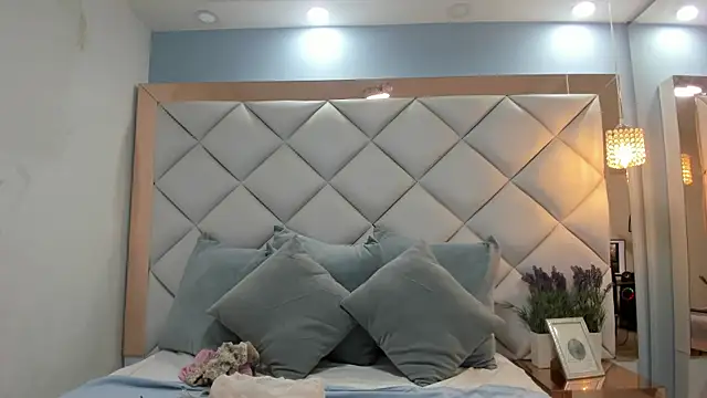 crystalstonee online show from 28, 6, 2026