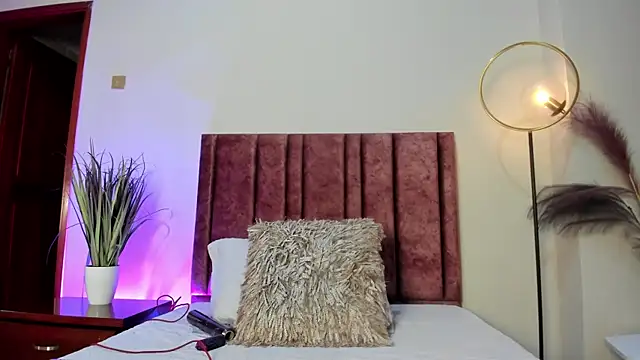 AylaStone online show from 11, 2, 2026