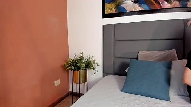 AnnaBroooks online show from 22, 4, 2026