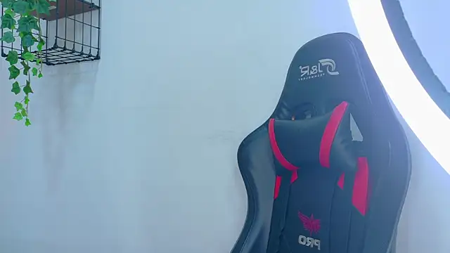 AnnieRouse   online show from 5, 2, 2026