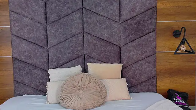 AnnieRouse   online show from 4, 4, 2026