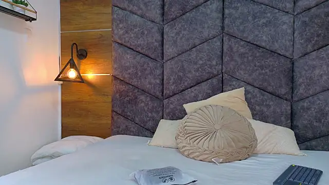 AnnieRouse   online show from 24, 2, 2026