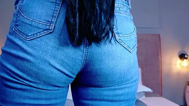 Busty Zay online show from 16, 4, 2026