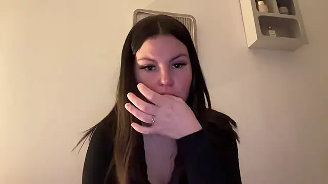 Snapshot of kiaraaaa75 chatting on 1, 2, 2026 kiaraaaa75 online show from 1, 2, 2026