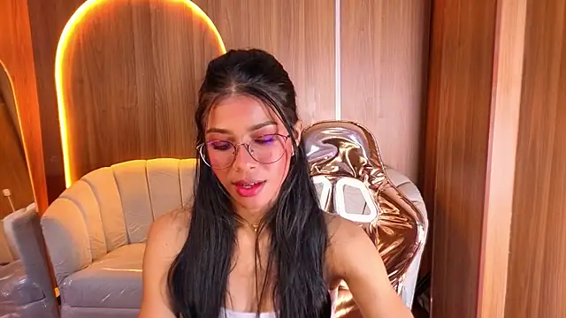 Alina b  online show from 15, 4, 2026