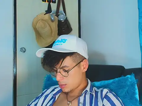 ThiiagoSaeenz online show from 11, 6, 2026