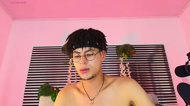 ThiiagoSaeenz online show from 6, 6, 2026
