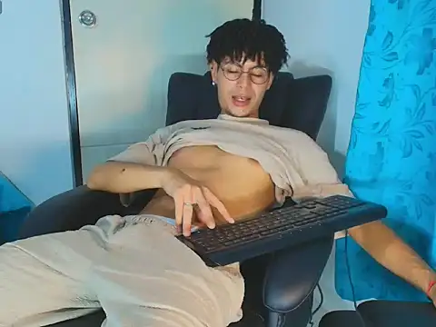 ThiiagoSaeenz online show from 24, 6, 2026