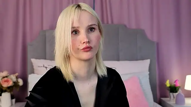 Snapshot of CrystalLili chatting on 4, 6, 2026 CrystalLili online show from 4, 6, 2026