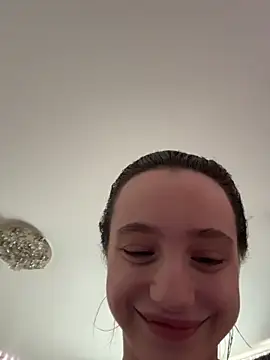 MiaTee online show from 5, 3, 2026