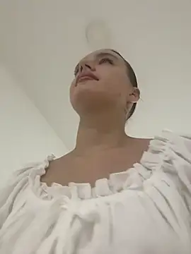 MiaTee online show from 19, 4, 2026