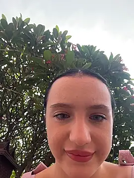 MiaTee online show from 23, 4, 2026