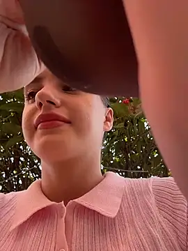 MiaTee online show from 5, 4, 2026