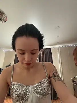 MiaTee online show from 4, 2, 2026