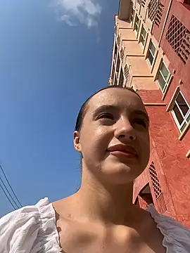 MiaTee online show from 8, 4, 2026