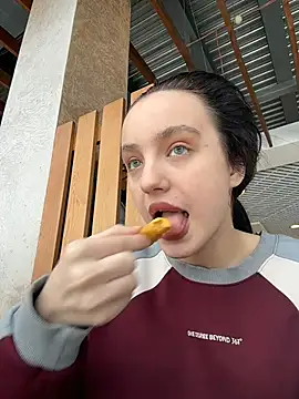 MiaTee online show from 8, 2, 2026