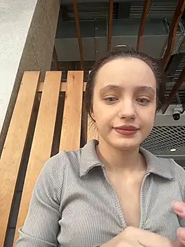 MiaTee online show from 12, 2, 2026