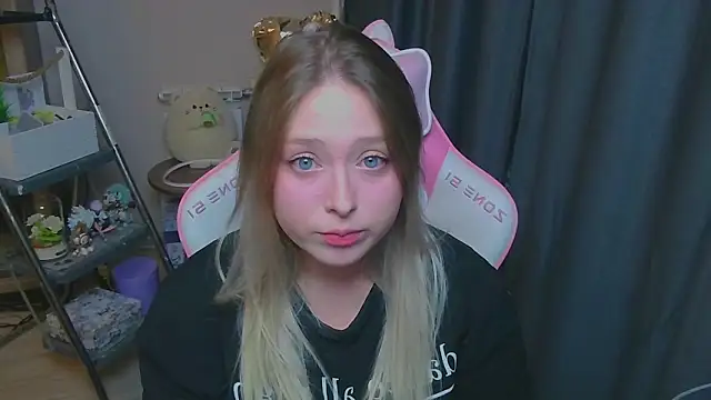 Emiliaaah online show from 4, 2, 2026