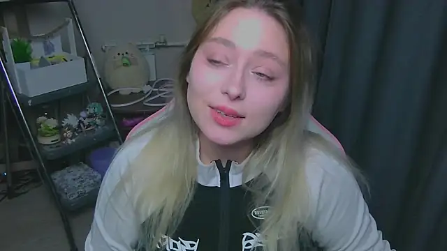 Emiliaaah online show from 3, 2, 2026