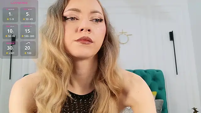 IrisLayne online show from 10, 4, 2026