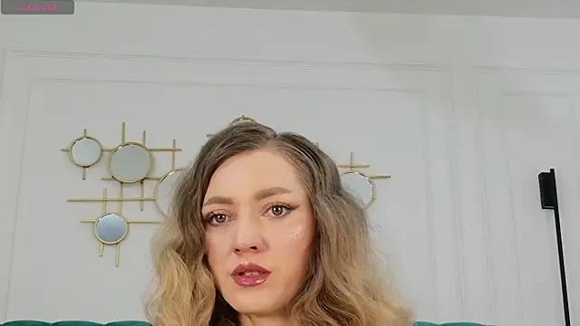 IrisLayne online show from 20, 4, 2026