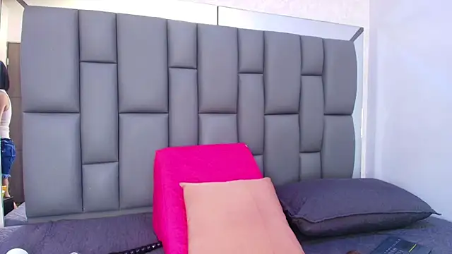 melany roberts  online show from 11, 4, 2026