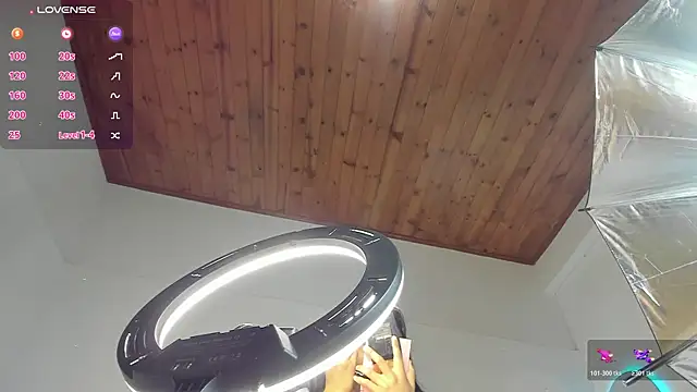 luna velveth online show from 11, 4, 2026