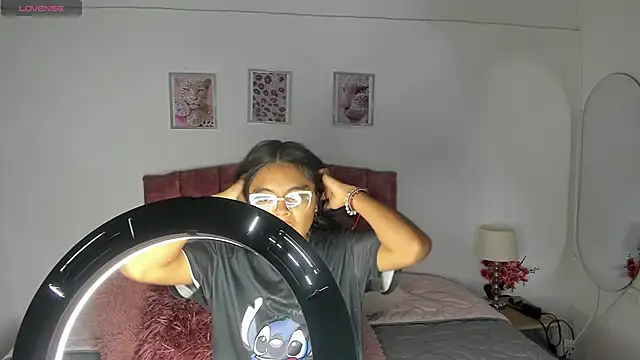 luna velveth online show from 18, 4, 2026