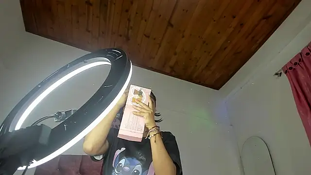 luna velveth online show from 21, 2, 2026