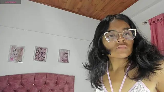 luna velveth online show from 15, 4, 2026