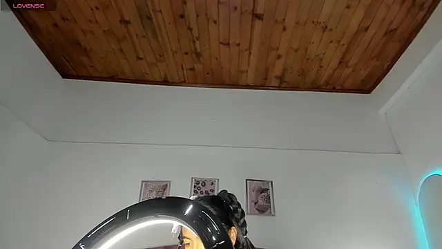 luna velveth online show from 16, 4, 2026