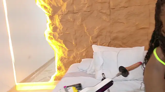 Nahomi Williams  online show from 2, 4, 2026