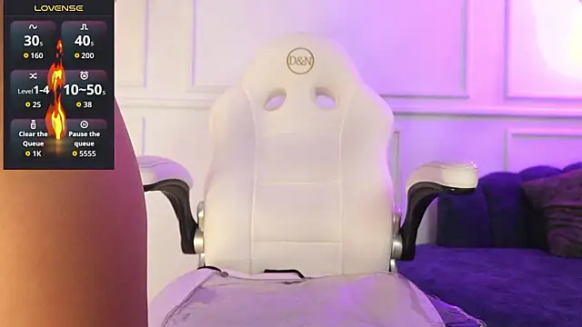 Lia Velez  online show from 14, 3, 2026