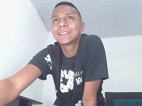 Snapshot of hotboyluxe chatting on 26, 4, 2026 hotboyluxe online show from 26, 4, 2026