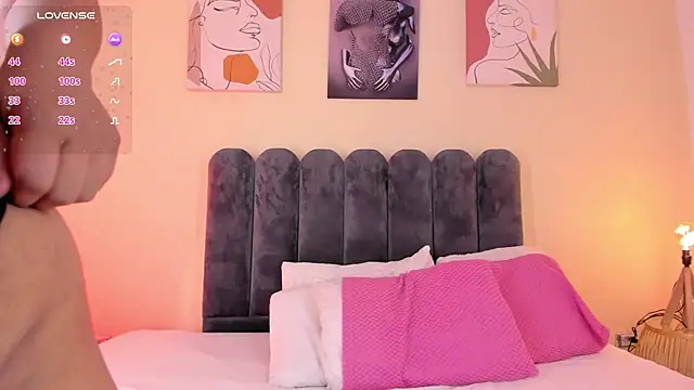 aura vega online show from 15, 4, 2026