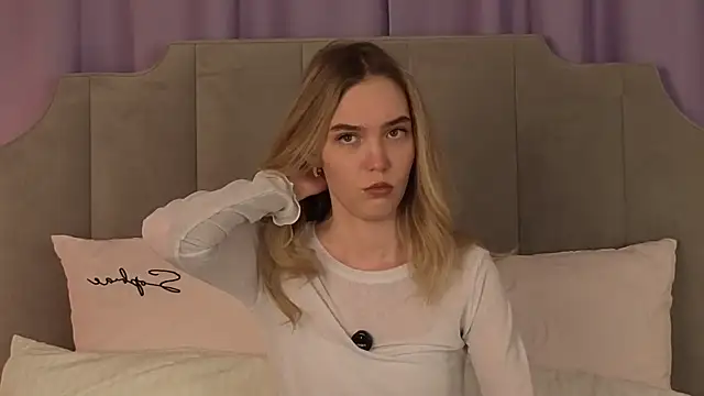 NikkiRyx online show from 15, 4, 2026