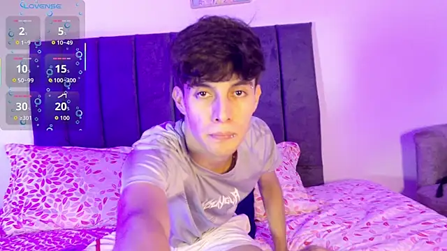 Snapshot of axxxel_twink chatting on 25, 5, 2026 axxxel twink online show from 25, 5, 2026