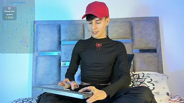 Snapshot of axxxel_twink chatting on 9, 5, 2026 axxxel twink online show from 9, 5, 2026