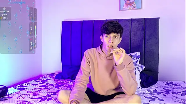 Snapshot of axxxel_twink chatting on 7, 6, 2026 axxxel twink online show from 7, 6, 2026