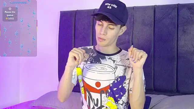 Snapshot of axxxel_twink chatting on 19, 5, 2026 axxxel twink online show from 19, 5, 2026