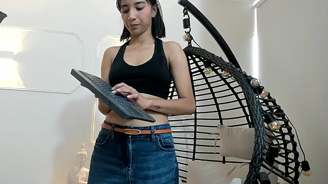 Emily bruss online show from 18, 6, 2026