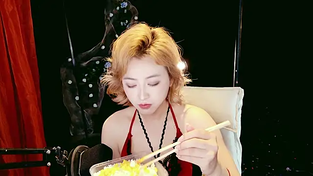 Lady-Mia777 online show from 4, 3, 2026