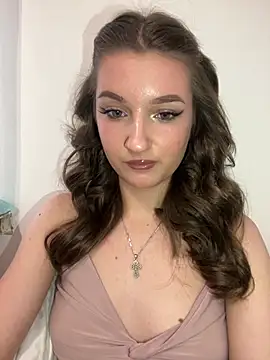 Green eyes lady online show from 3, 2, 2026